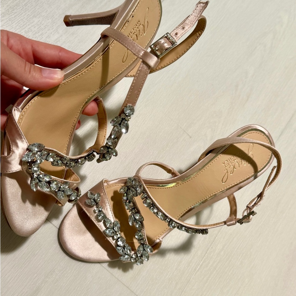 Jewel Badgley Mischka Rose Gold Crystal Embellished Satin Heels